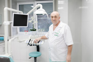 Генеральный директор клиники, врач-стоматолог-ортопед Базиленко Владимир Александрович